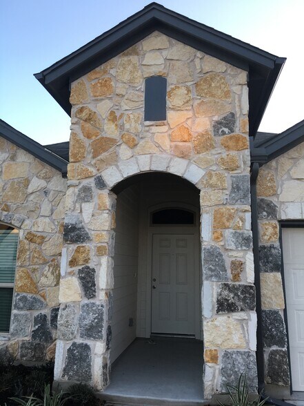 Building Photo - 300 La Joya Pass