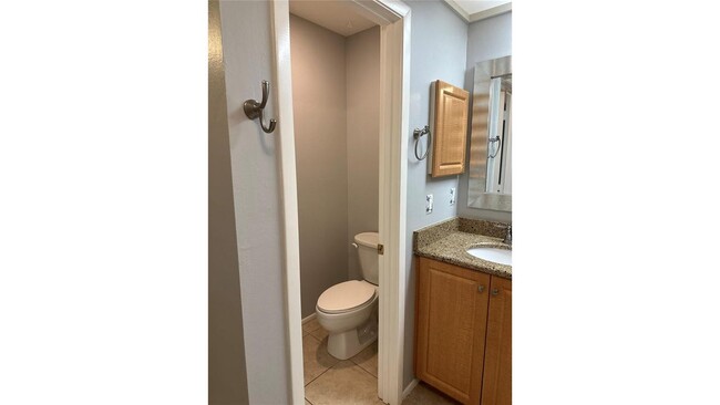 Building Photo - 4644 La Jolla Dr