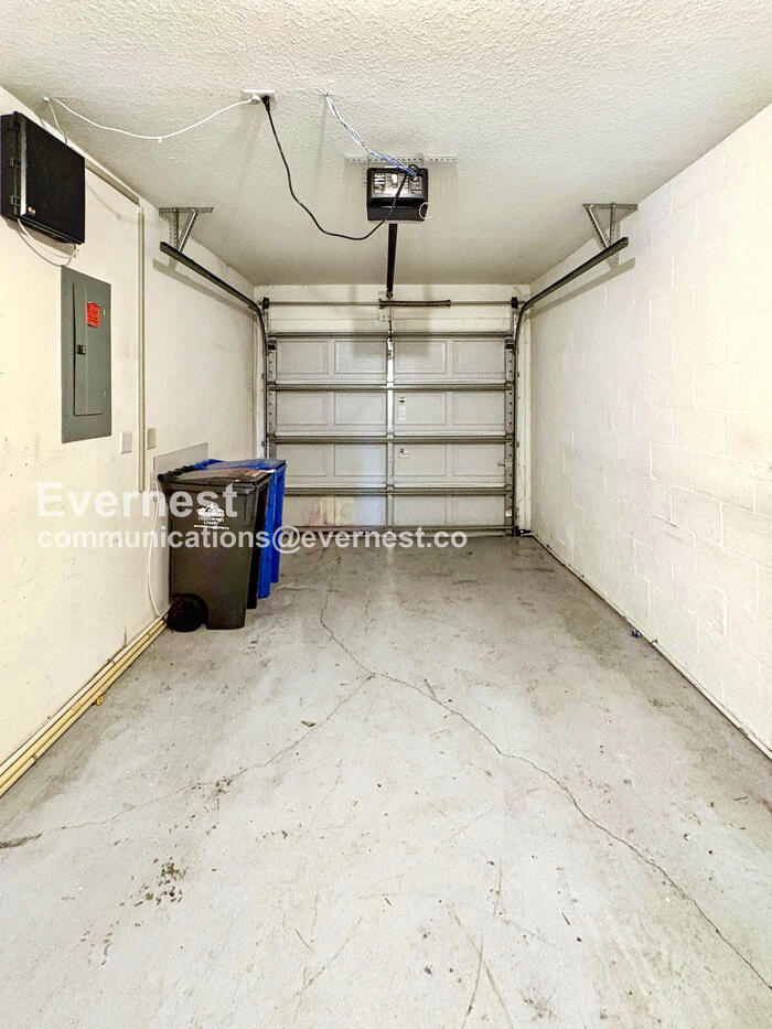 Building Photo - 2429 Hibiscus Bay Ln