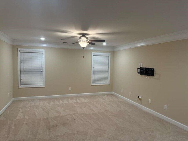 Building Photo - 4430 Sanderling St