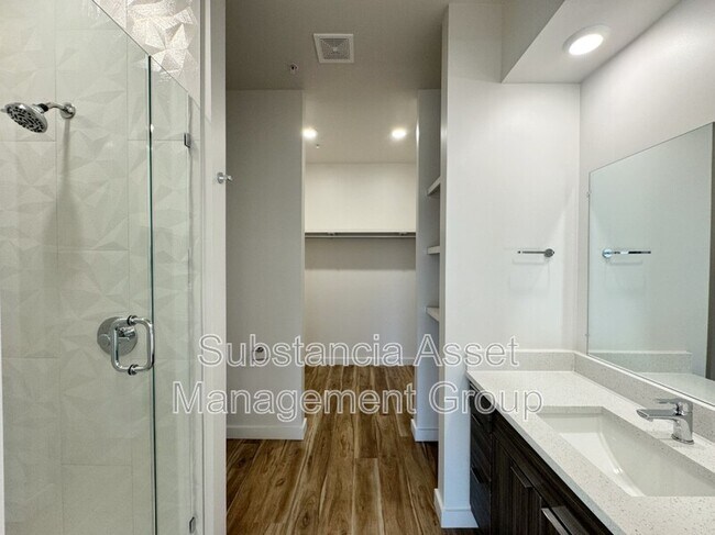 Building Photo - 1653 Midtown Pl