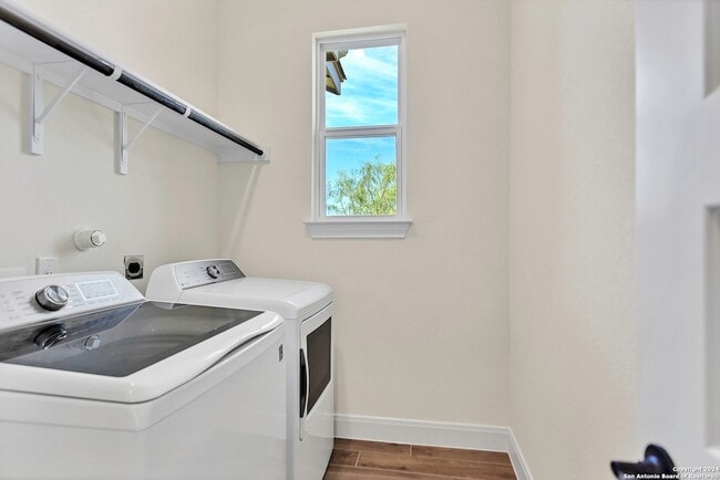 Building Photo - 305 Fire Dance