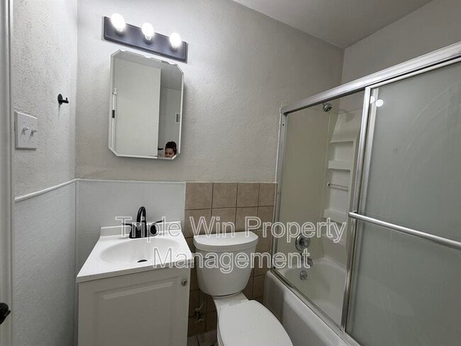 Building Photo - 7560 Alicia Ave