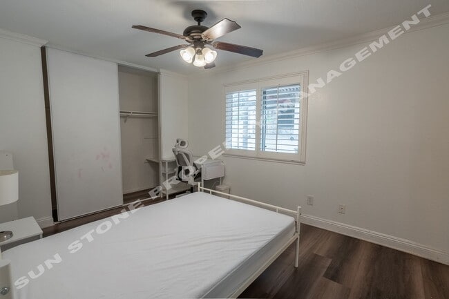 Building Photo - Luxury 4 Bed 3 bath