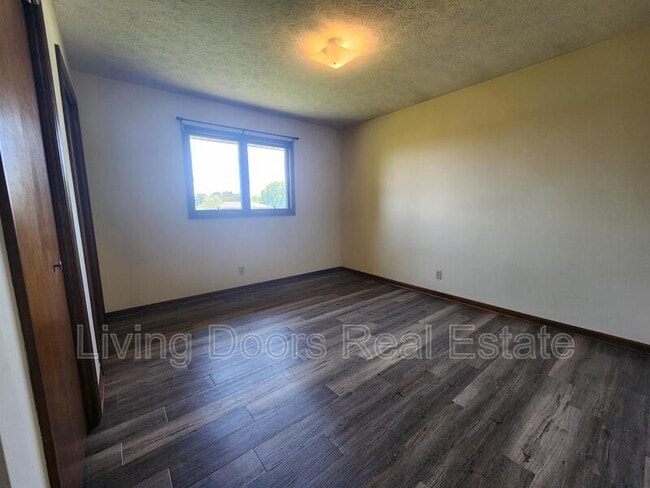 Building Photo - 1710 Eastridge Ave