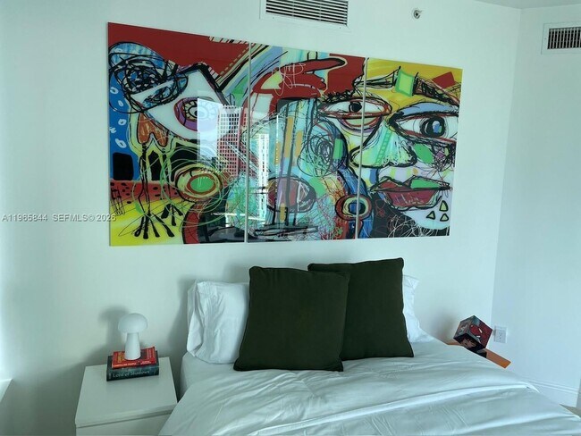 Building Photo - 350 S Miami Ave