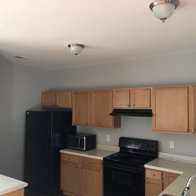 Building Photo - Amazing 3 Bedroom Home in North East Raleigh
