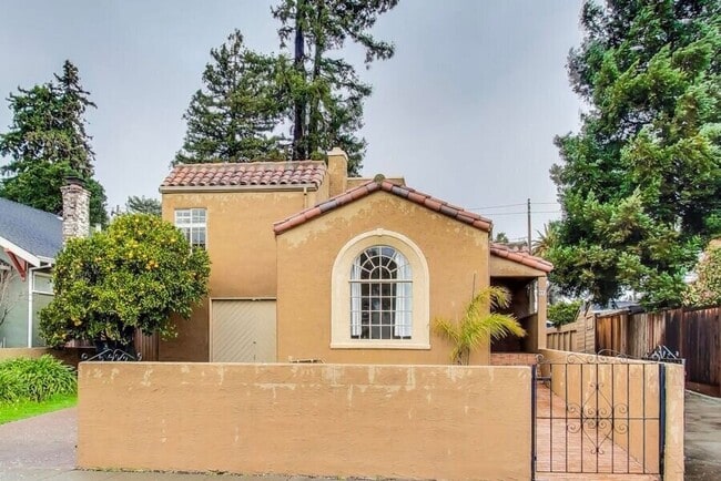 Building Photo - 37 12th Ave