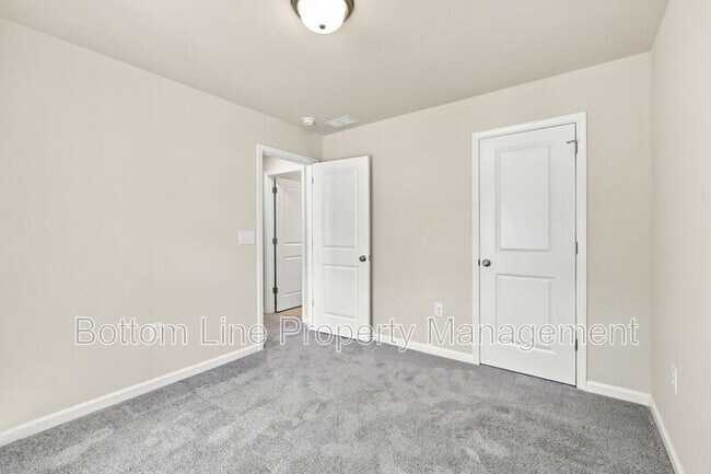 Building Photo - 460 Glen Clova Dr