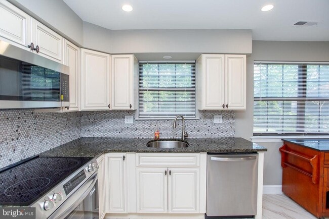 Building Photo - 19 Seton Hill Ct