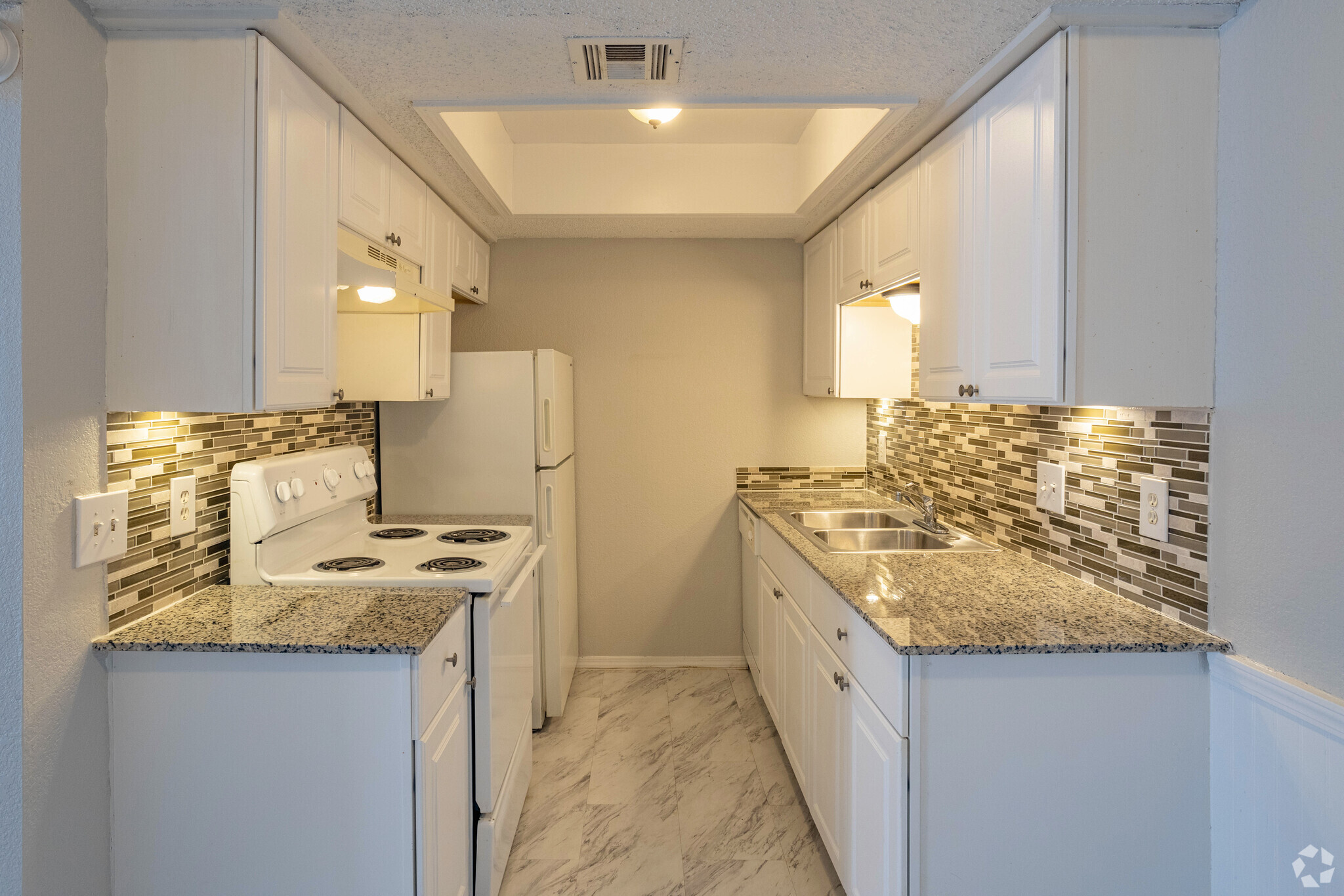 2BR, 1BA - 740SF - Mosaic Apartment Homes