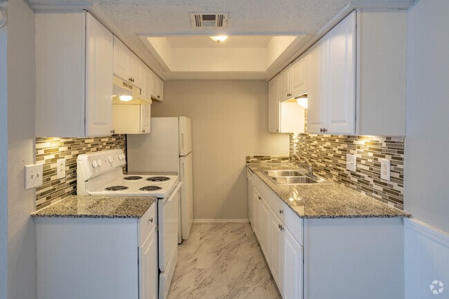 2BR, 1BA - 740SF - Mapleview Apartments