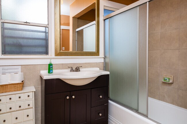 BATHROOM - 1762 Vista Del Mar Ave