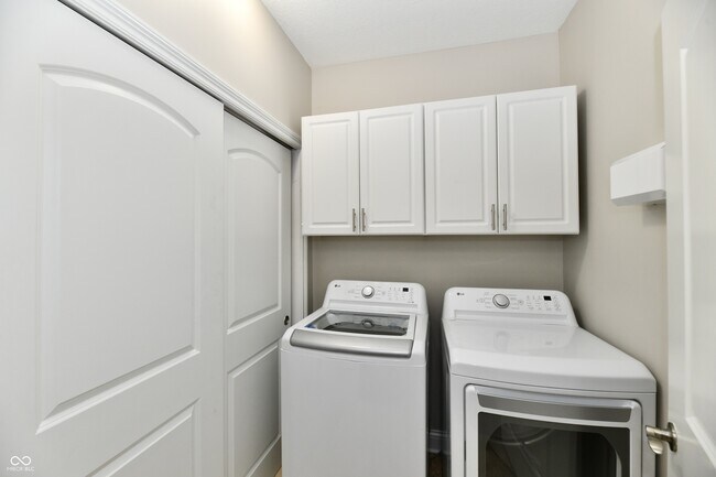 Building Photo - 8555 One W Dr