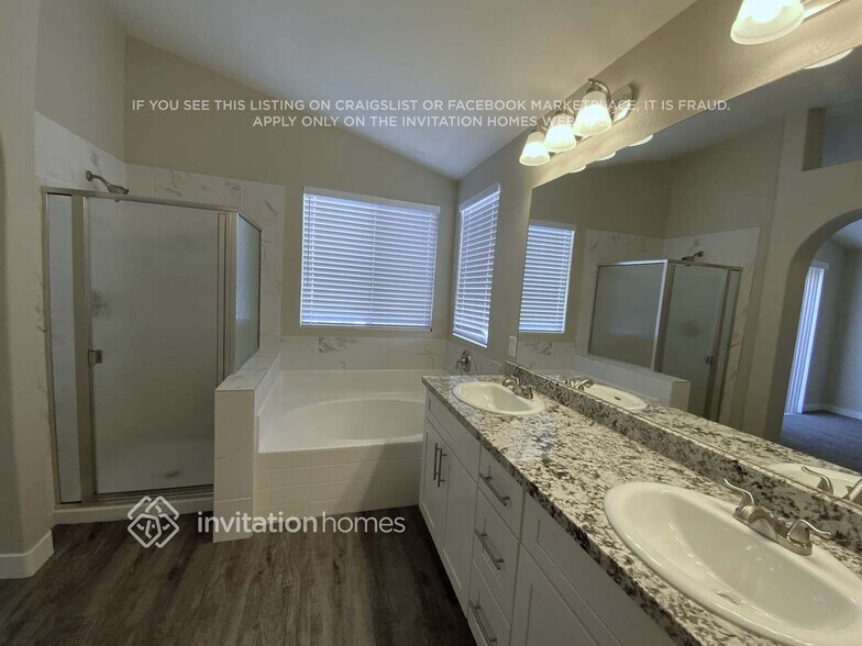 Building Photo - 9531 Observer St