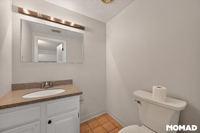 Building Photo - Spacious 3BR Condo in Ashland