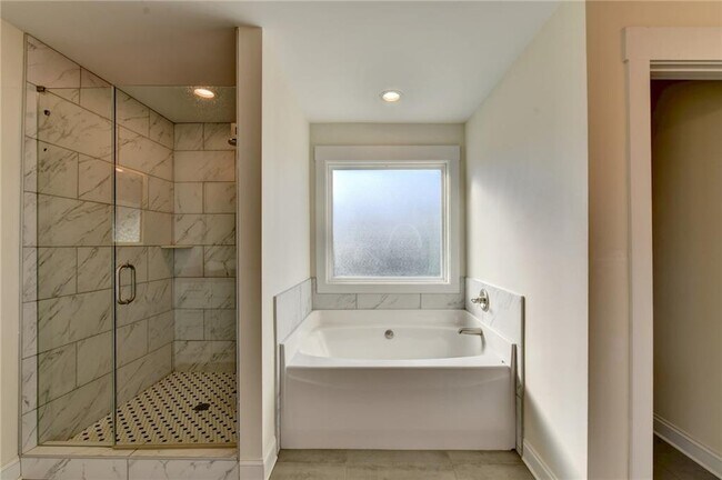 Building Photo - 45 Sudderth St