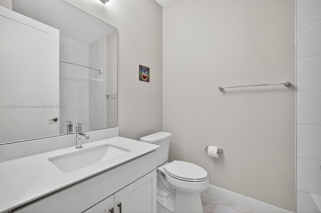 Building Photo - 1402 SW 4th Ave