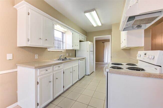 Building Photo - 3412 Avenue R