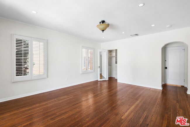 Building Photo - 119 N Orange Dr