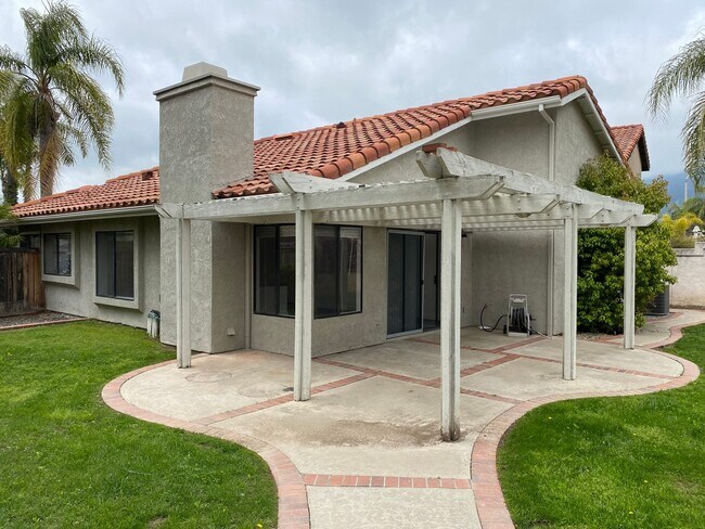 Building Photo - Single Story RSM house with HUGE yard!