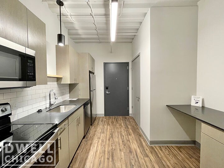 Building Photo - 951 W Dakin St