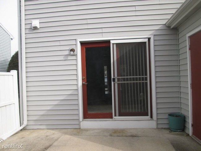 Building Photo - 2 br, 1.5 bath Townhome - 957 Orchard Dr