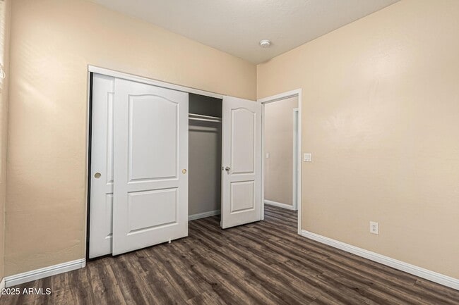 Building Photo - 6918 S 37th Dr