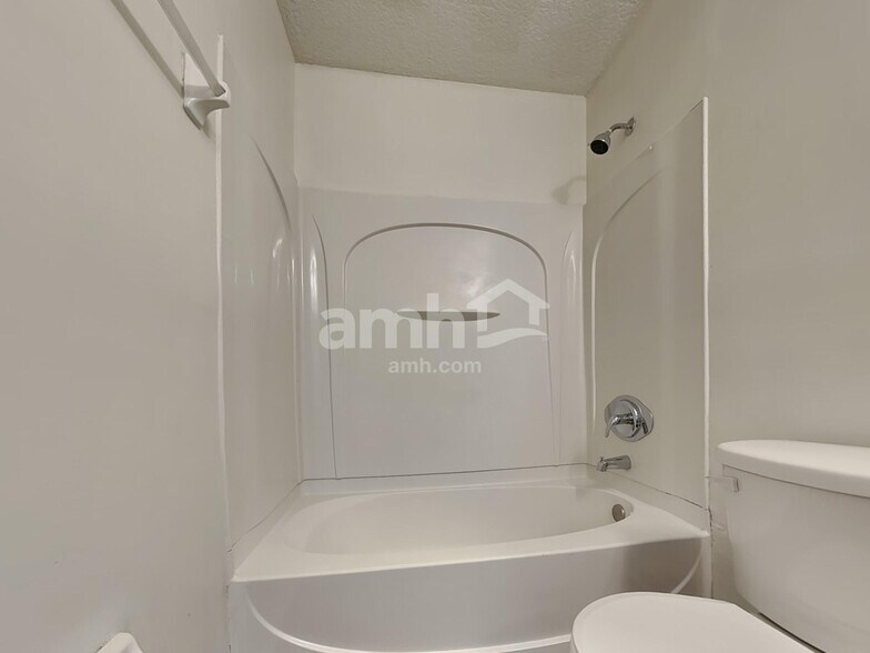 Building Photo - 13895 Devan Lee Dr N