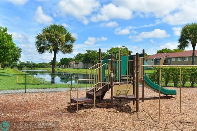 Building Photo - 1162 Lake Terry Dr