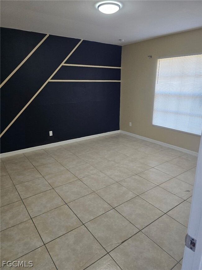 Building Photo - 2633 Sunniland Blvd