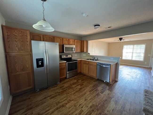 Building Photo - 216 Palace Cir