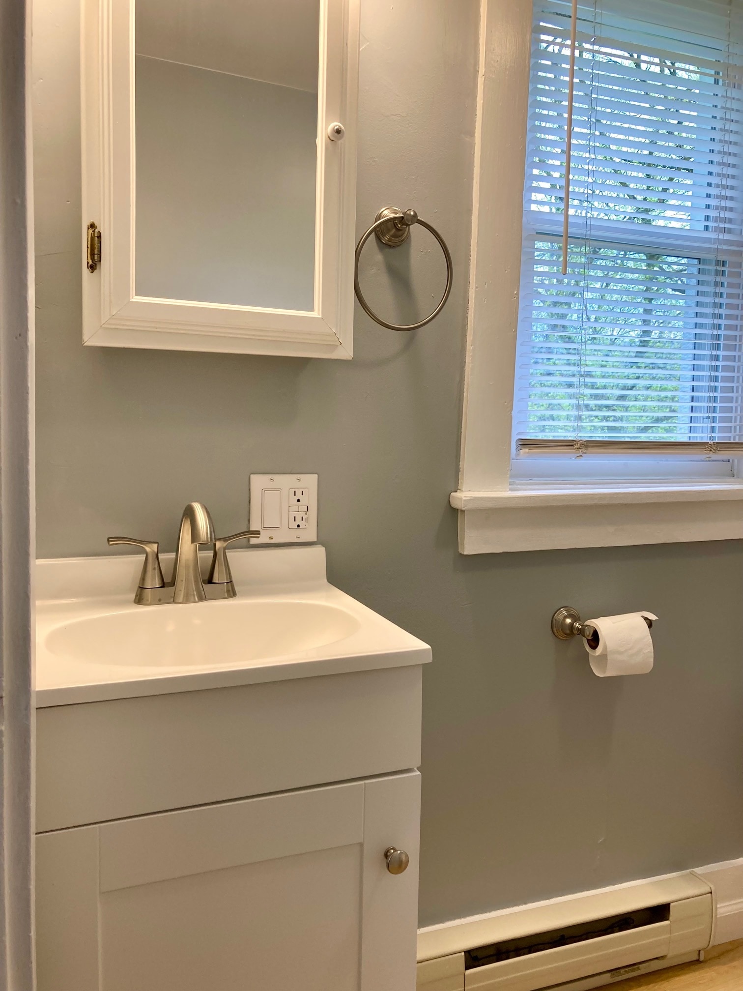 Building Photo - 414 Main St