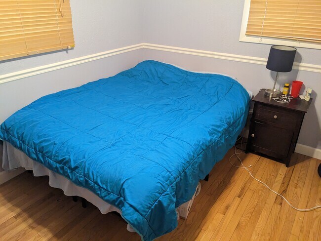 bedroom 1 - 2611 N Kinser Pike