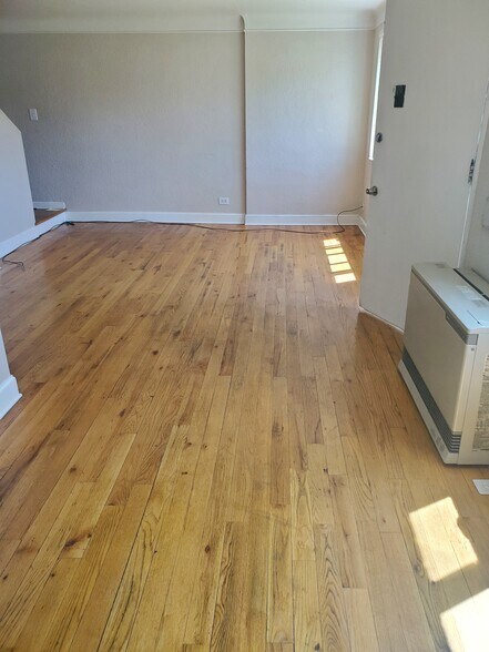 living/dining room - 3335 N Harrison St