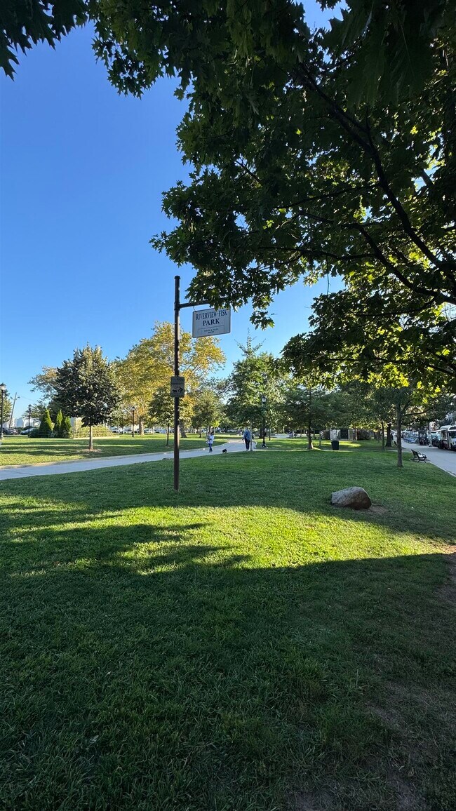 Building Photo - 76 Beacon Ave