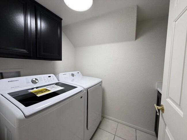 Building Photo - Highly desirable North Summerlin single-fa...