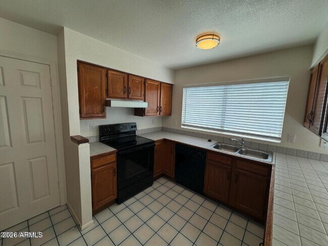 Building Photo - 4053 E Woodland Dr