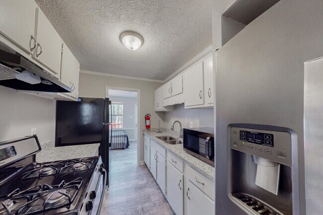 Building Photo - THE LINCOLNDALE | Spacious & comfortable Ellenwood house featuring a dining area designed for con...