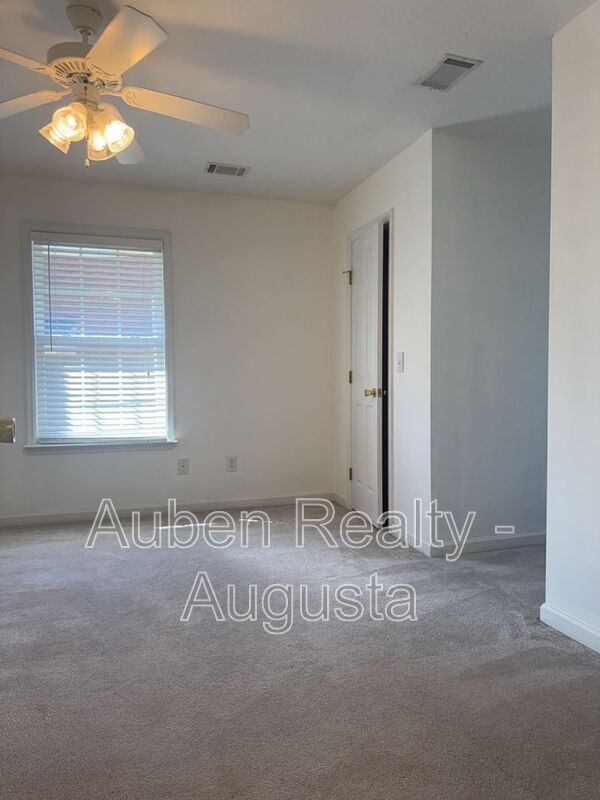 Building Photo - 901 McMillan Cir