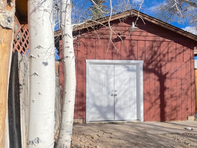 Building Photo - 700 W Ruby Ave