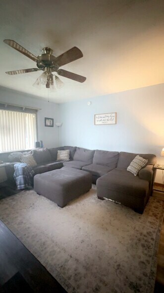 Building Photo - 1033 Coops Rd