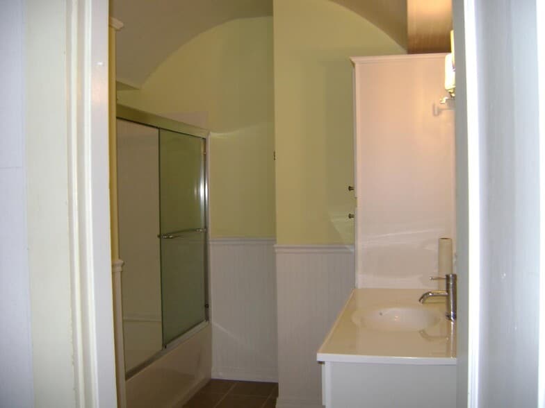 Bathroom - 56 Dudley St