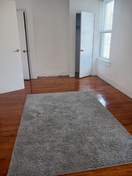 Building Photo - 39 Paterson St