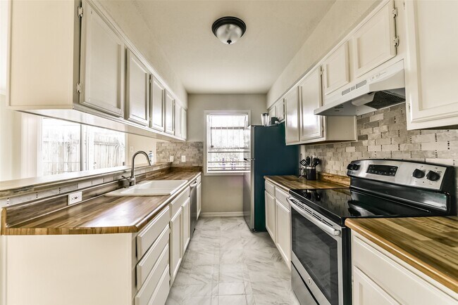 Building Photo - 5917 Fairdale Ln