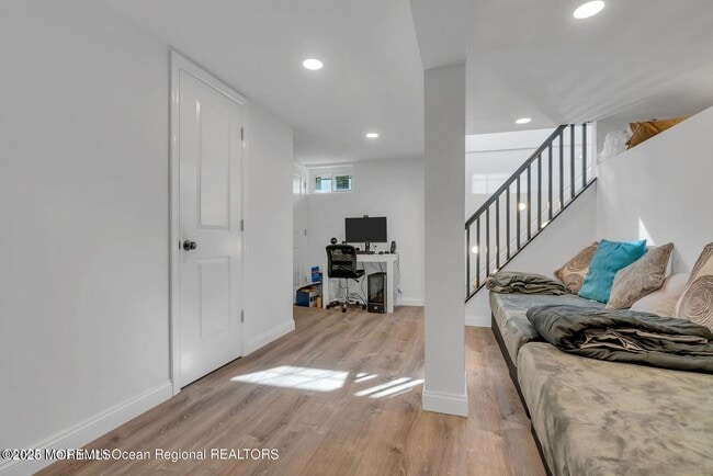 Building Photo - 373 W Park Ave