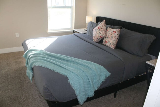 Building Photo - 3938 Pinot Dr