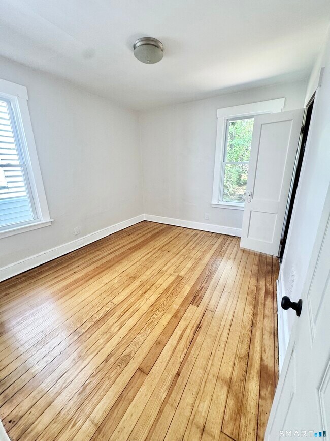 Building Photo - 65 Lilac St