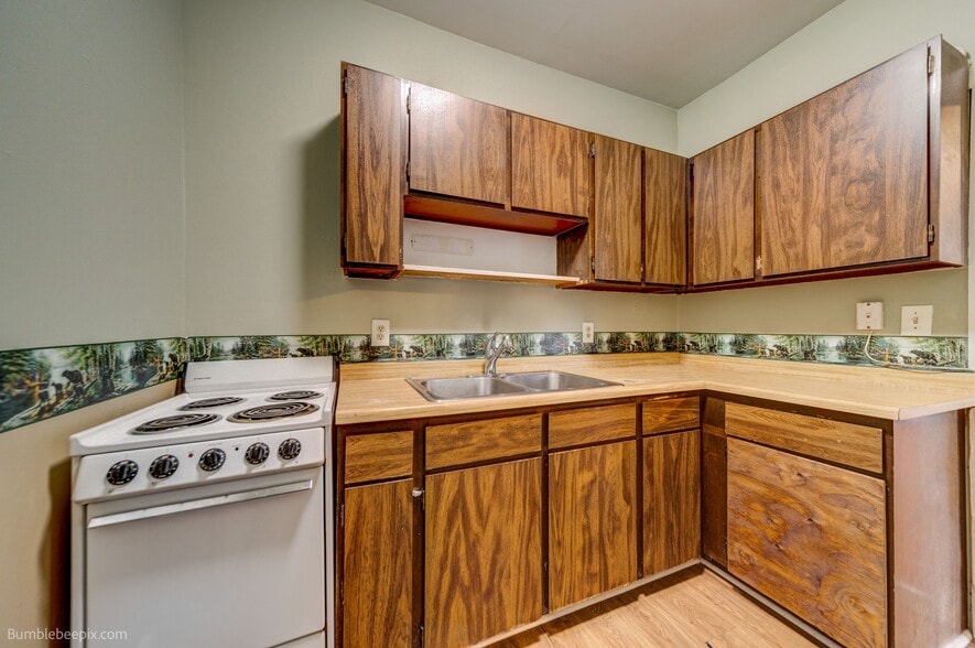 Building Photo - 802 Pine St