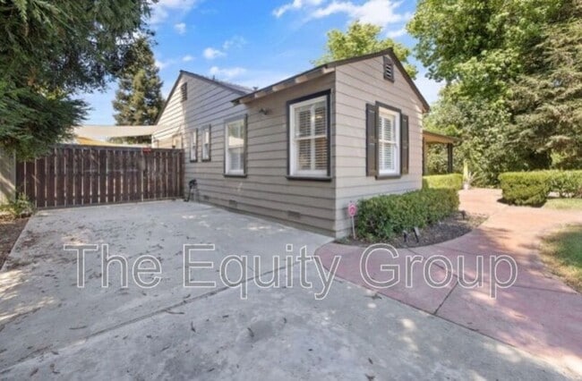 Building Photo - 1708 W Myrtle Ave